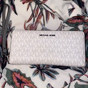 Michael Kors wallet
